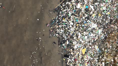 Manaus,-Amazonas,-Brasilien:-Umweltkriminalität,-Achtlos-In-Die-Natur-Geworfener-Müll