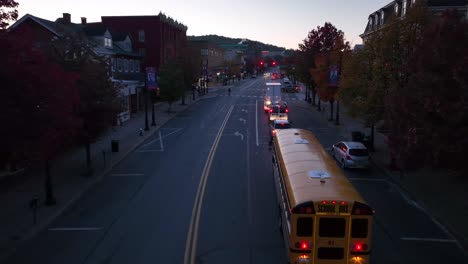 Calle-Principal-En-Un-Pequeño-Pueblo-De-EE.UU.-Al-Amanecer.