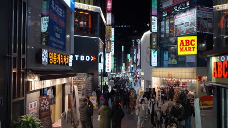 Barrio-De-Myeongdong-En-La-Noche-Seúl