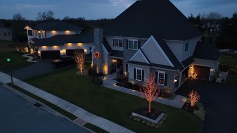 Twilight-view-of-a-suburban-home-with-festive-outdoor-Christmas-Lights