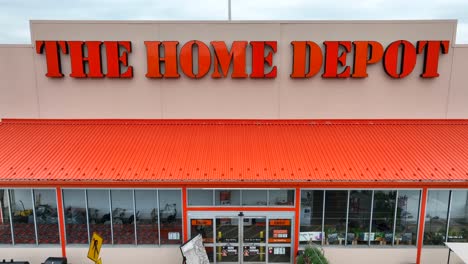 Toma-Aérea-En-Ascenso-De-La-Ferretería-Y-Tienda-De-Mejoras-Para-El-Hogar-De-Home-Depot