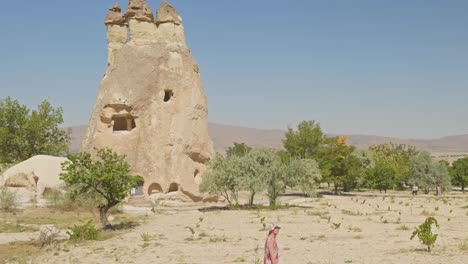 Türkischer-Tourismus-Pasabag-Tal-Feenkamine-Natur-Felsformationen