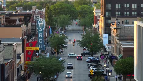 Plano-General-De-Broadway-Street-En-El-Centro-De-Fargo,-Dakota-Del-Norte