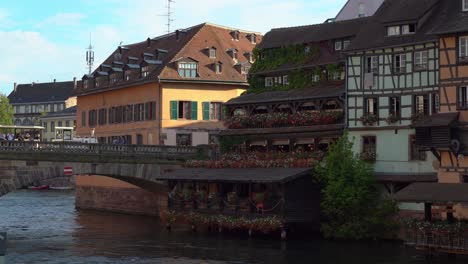 In-the-shade-of-the-plane-trees-on-Benjamin-Zix-square,-which-is-very-lively-in-summertime,-you’ll-get-wonderful-views-of-the-river-and-of-an-exceptional-set-of-half-timbered-houses-of-Petite-France