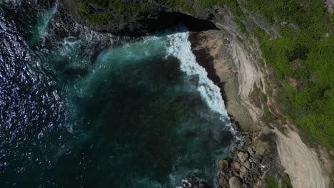 Birds-eye-view-of-waves-and-cliffs-in-the-South-of-Bali,-Indonesia