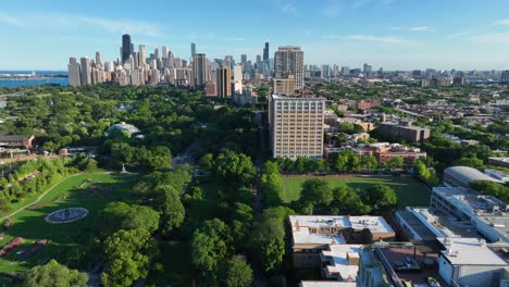 Chicago-skyline-as-seen-from-Lincoln-Park-during-summer