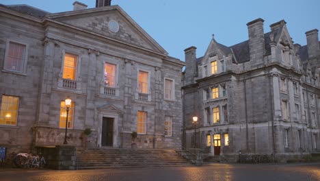 The-architecture-of-Trinity-College-and-University-in-Dublin,-Ireland