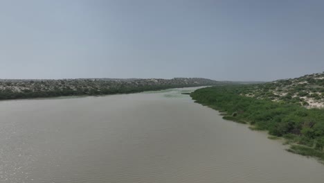 Tranquilo-Lago-Botar-En-Sanghar,-Sindh,-Pakistán