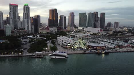 Parque-Frente-A-La-Bahía-De-Miami-Florida