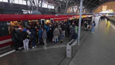 Der-Leipziger-Hauptbahnhof:-Ein-Pulsierendes-Pendlerzentrum