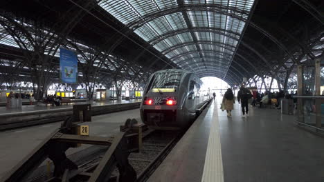 Metropolitan-Railway-Station-Interior-with-Commuters-and-Train-waiting,-Leipzig-Germany