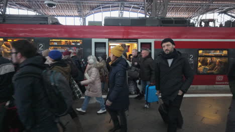 Large-crowd-of-commuters-rushing-through-Leipzig-Central-Station