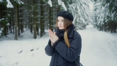 Young-beautiful-girl-is-freezing-in-winter-in-the-forest