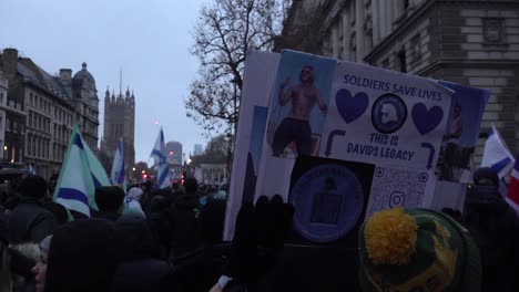 Los-Judíos-Británicos-Y-Los-Partidarios-De-Israel-Se-Reúnen-En-Whitehall-En-Londres-Para-Una-Marcha-Contra-El-Antisemitismo.