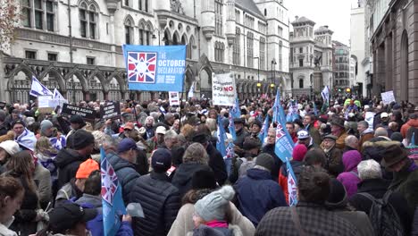 British-Jews-and-Israel-supporters-gather-at-the-Royal-Courts-of-Justice-in-London-for-a-march-against-antisemitism