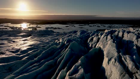 Paisaje-De-Puesta-De-Sol-Sobre-El-Glaciar-Skaftafellsjokull-En-Islandia---Disparo-De-Drone