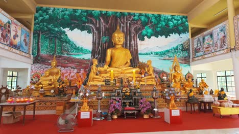 Innenaufnahmen-Des-Buddies-Tempels-Mit-Einer-Beeindruckenden-Buddha-Statue-Und-Komplizierten-Architektonischen-Details