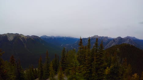 Spektakuläre-Aussicht-Auf-Die-Kanadischen-Rocky-Mountains-Vom-Banff-Nationalpark-Kanada