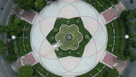 Birds-Eye-view-of-a-roundabout-with-perfect-symmetry-in-Bangkok,-Thailand