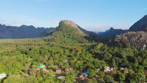 Mountain-village-settlements-in-Northern-Laos-on-a-sunny-morning-in-Ban-That-Hium-Viangthong,-Laos
