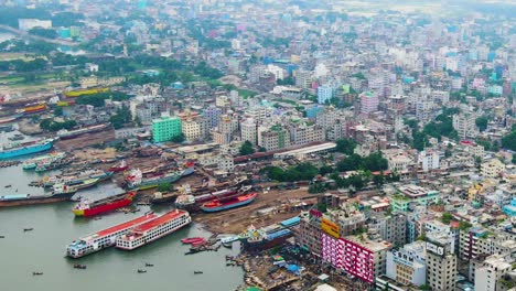 Aerial-Reveals-Dhaka-City-River-Port-On-The-Buriganga-River-In-Dhaka,-Bangladesh