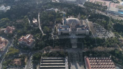 Vista-Aérea-Del-Museo-Nacional-De-Arte-De-Cataluña-En-Barcelona,-España