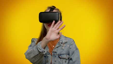 Mädchen-Nutzt-Virtual-Reality-Futuristische-Technologie-VR-Headset-Helm,-Um-Simulation-3D-Videospiel-Zu-Spielen