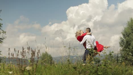 Junges-Paar-Zusammen.-Beziehung-Und-Liebe.-Glücklich.-Mann-Und-Frau-In-Der-Liebe