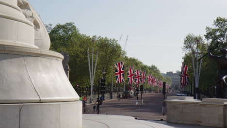 Vista-De-La-Carretera-Del-Centro-Comercial-Desde-El-Queen-Victoria-Memorial-En-Londres,-Reino-Unido