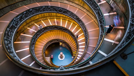 Time-Lapse-of-Staircase-in-Vatican-Museums