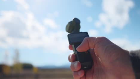 Pulsar-Con-La-Mano-El-Botón-De-Función-Del-Dji-Osmo-Pocket-Outdoor