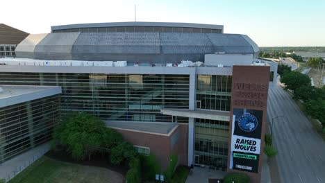 Wells-Fargo-Arena-in-downtown-Des-Moines,-Iowa