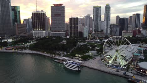 Parque-Frente-A-La-Bahía-De-Miami