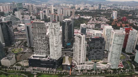 Santa-Fe,-Ciudad-De-México:-Una-Vista-Panorámica-De-Una-Ciudad-Cambiante