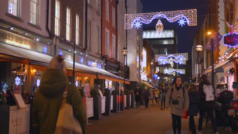 El-Ambiente-Navideño-Con-Las-Calles-Iluminadas-Y-Decoradas-De-Dublín.