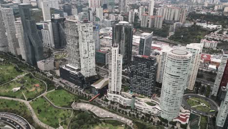 Santa-Fe,-Distritos-Comerciales,-Ciudad-De-México:-Una-Vista-Panorámica-Del-Futuro