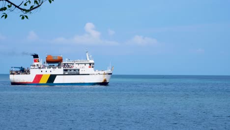 Die-Beliebte-Passagierfähre-Berlin-Nakroma-Ist-Voller-Besucher,-Die-Zwischen-Dili-Und-Der-Insel-Atauro-In-Timor-Leste,-Südostasien,-Reisen