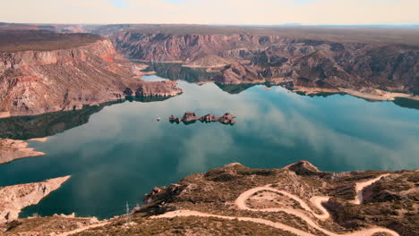 Vista-De-Pájaro-Del-Impresionante-Cañón-Del-Atuel-En-San-Rafael,-Mendoza