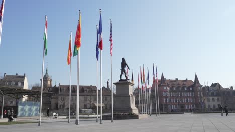 Gran-Angular,-Plaza-Rapp-En-La-Ciudad-De-Colmar,-Francia