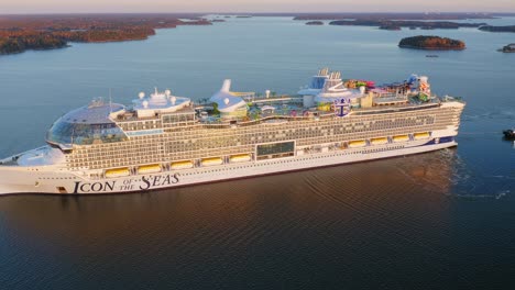 World's-biggest-cruise-ship-ICON-OF-THE-SEAS-during-second-sea-trials-in-Finnish-archipelago-at-dawn