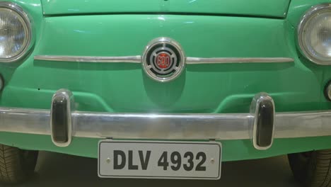 Fiat-600-Coches-Antiguos-En-El-Museo.