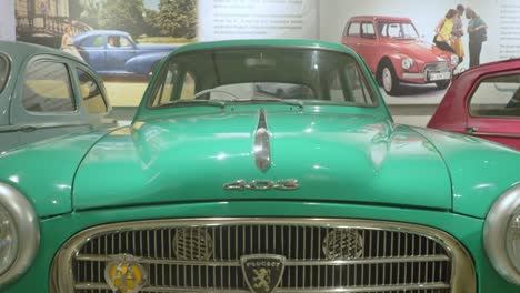 Motorwagen-Peugeot-403-Im-Oldtimermuseum