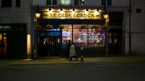 Walking-past-Ye-Olde-London-Pub,-United-Kingdom