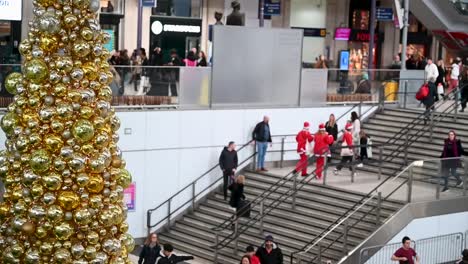 Santas-walking-within-Waterloo,-London,-United-Kingdom