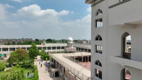 Side-view-of-a-mosque-in-a-university,-Sindh,-Pakistan