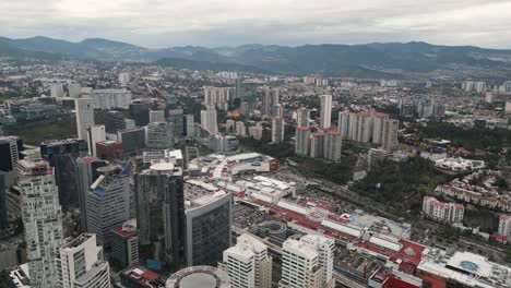 Zona-Comercial-Y-Edificios-Residenciales-En-La-Zona-De-Santa-Fe-De-La-Ciudad-De-México-Desde-El-Aire.