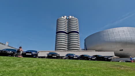 50-Años-De-Bmw-M-En-El-Museo-De-Munich,-Alemania-Bmw-M5-E39-Lapso-De-Tiempo-De-Autos