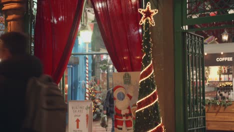 La-Entrada-Decorada-A-George-Street-Arcade-En-La-Ciudad-De-Dublín-Durante-La-Navidad