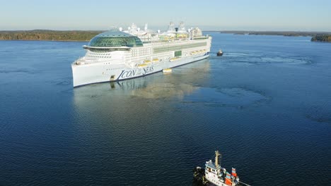 World's-biggest-cruise-ship-ICON-OF-THE-SEAS-during-second-sea-trials-in-Finnish-archipelago