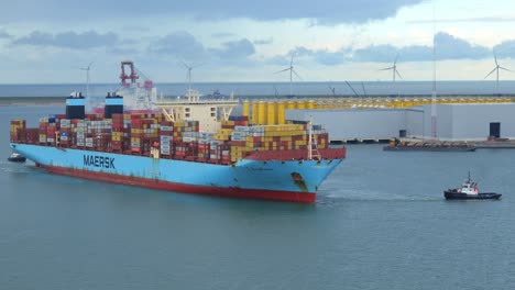 Tugboats-pulling-at-the-Mogens-Maersk-entering-the-port-of-Rotterdam